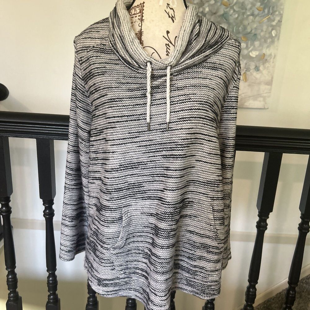 Style & Co. Sport Long Sleeved Gray Shirt. Women's Size XXL